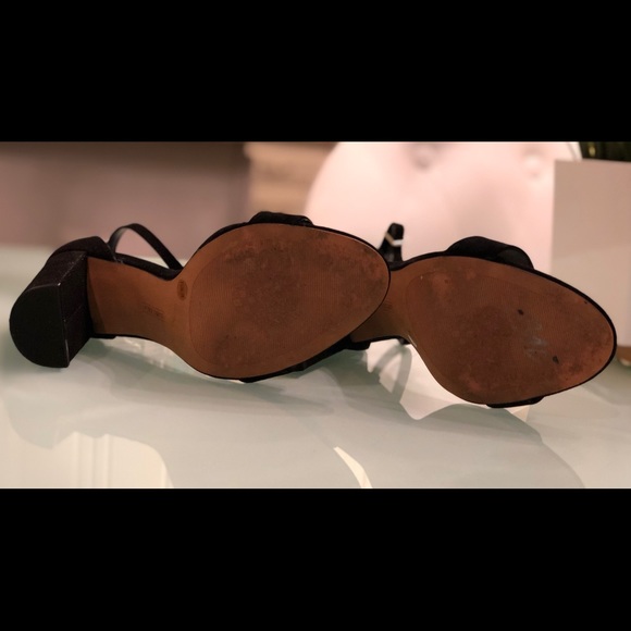 Woman’s Vince Camuto - Picture 3 of 5